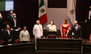 Indira Vizcaíno asume gubernatura de Colima