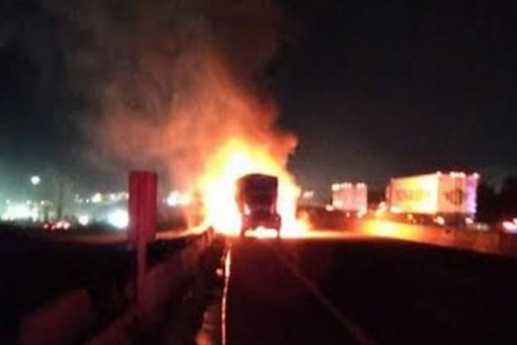 Chofer se salva de morir calcinado en el CEM