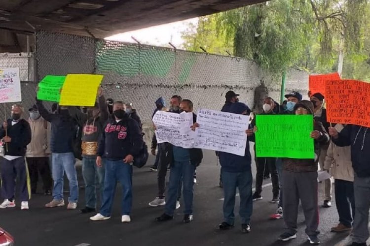 Policías bancarios bloquean el Eje Central