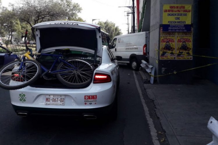 Fallece ciclista al caer de puente en Iztacalco