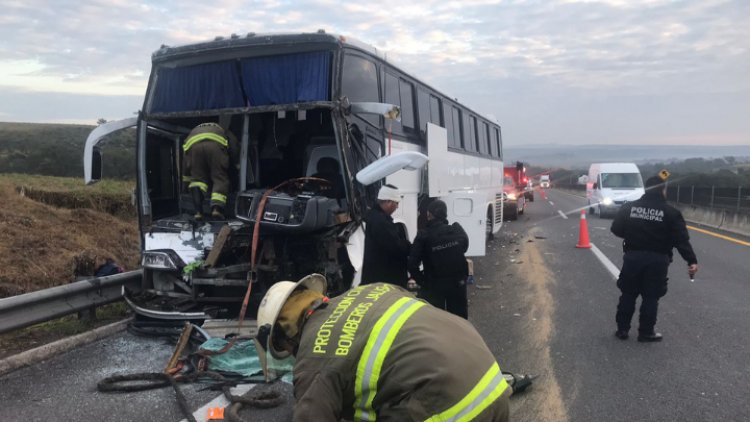 Autobús sufre accidente en Jalisco; hay 30 heridos