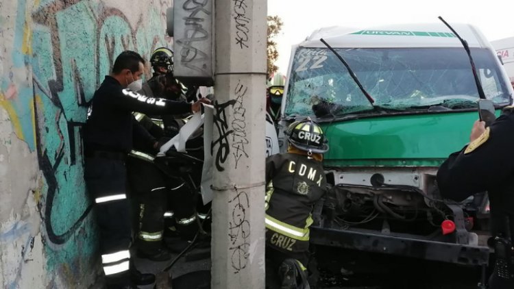 Choque de combi en Río Churubusco deja varios heridos