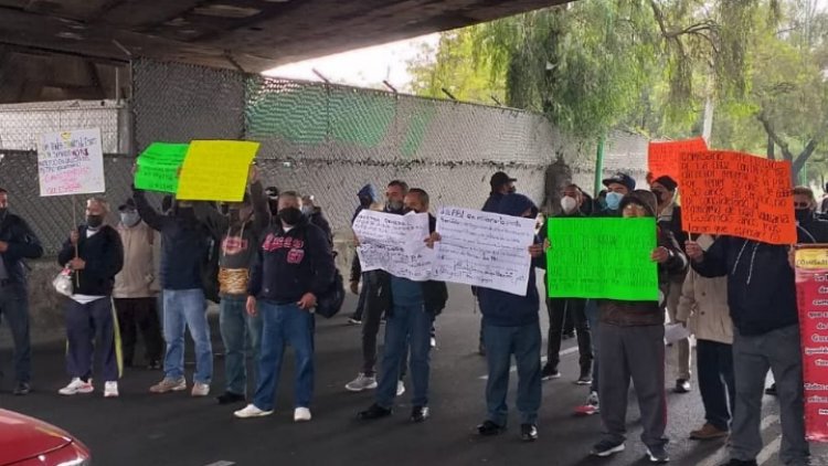 Policías bancarios bloquean el Eje Central