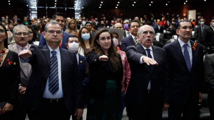 Pablo Gómez rinde protesta como titular de la UIF