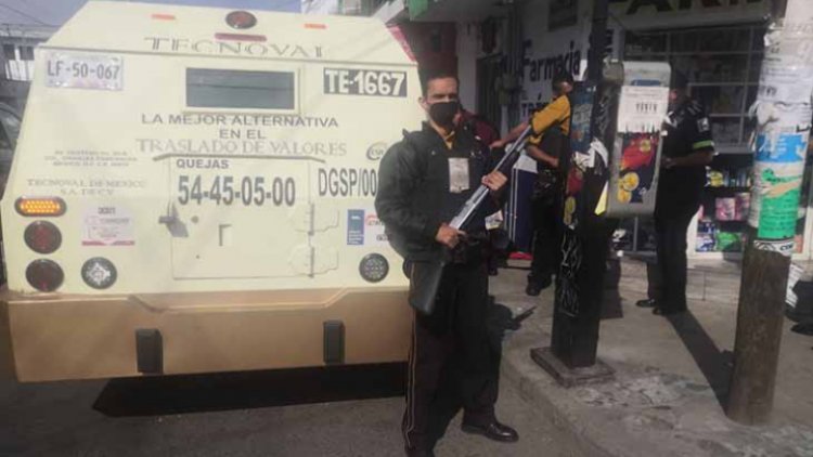 Balean a custodios de camioneta de valores en Chalco