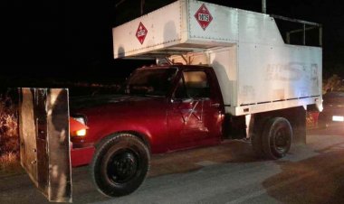Detonan autos bomba en penal de Tula; Escapan reos