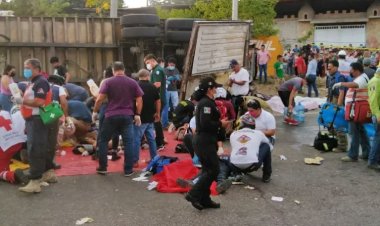 Tráiler volcado con migrantes no cruzó retenes: GN