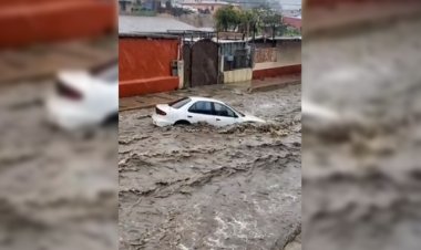 Coladera devora a persona en Baja California