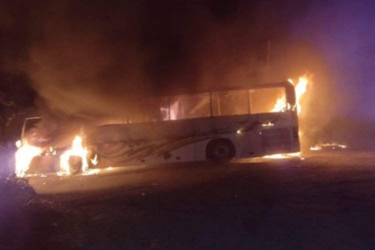 Asaltantes incendian autobús en Veracruz