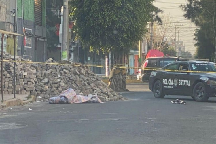 Hallan cadáver embolsado en Neza