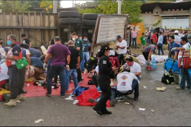 Tráiler volcado con migrantes no cruzó retenes: GN