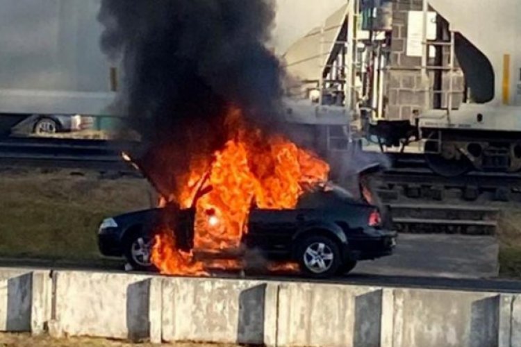 Se incendia auto en la México-Toluca