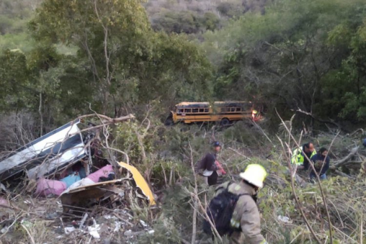 Camión de jornaleros choca en Jalisco