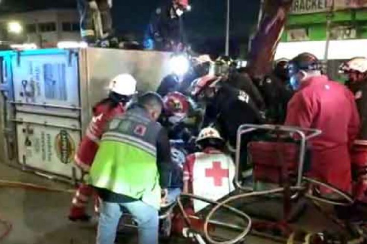 Vuelca camioneta en Calzada Vallejo