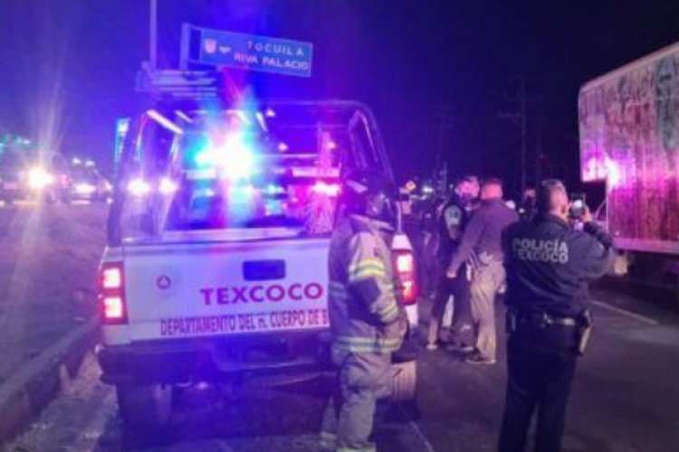 Ciclista es arrastrado por varios autos en Texcoco