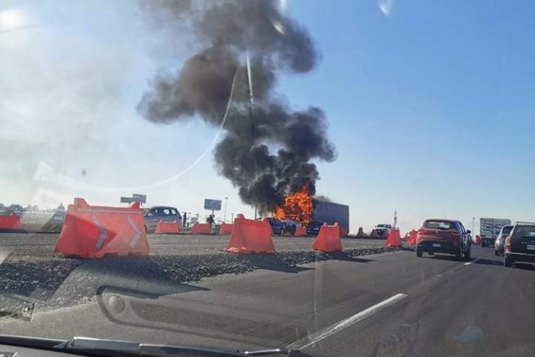 Tráiler se incendia en la México-Pachuca