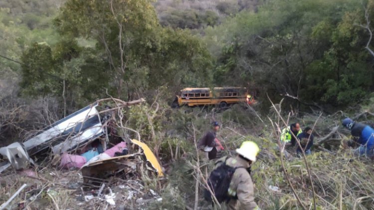 Camión de jornaleros choca en Jalisco