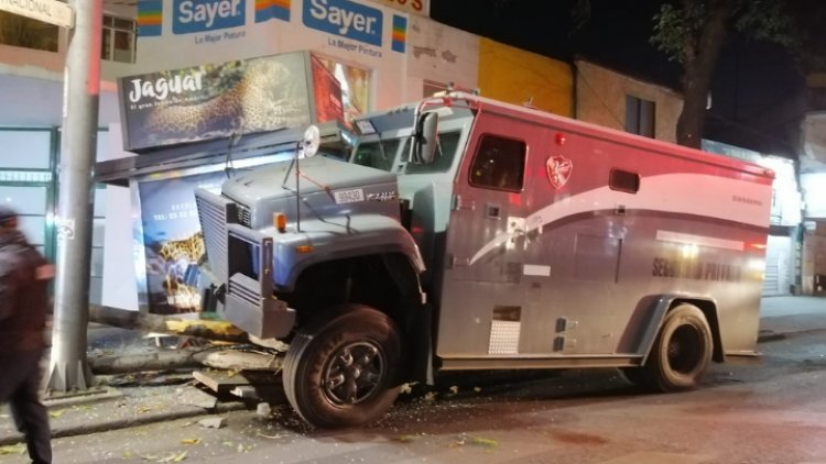 Un lesionado por choque de camioneta de valores