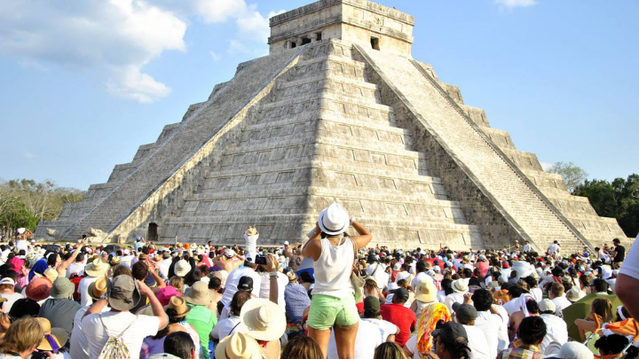 Disminuye turismo internacional un 45.6% en 2020