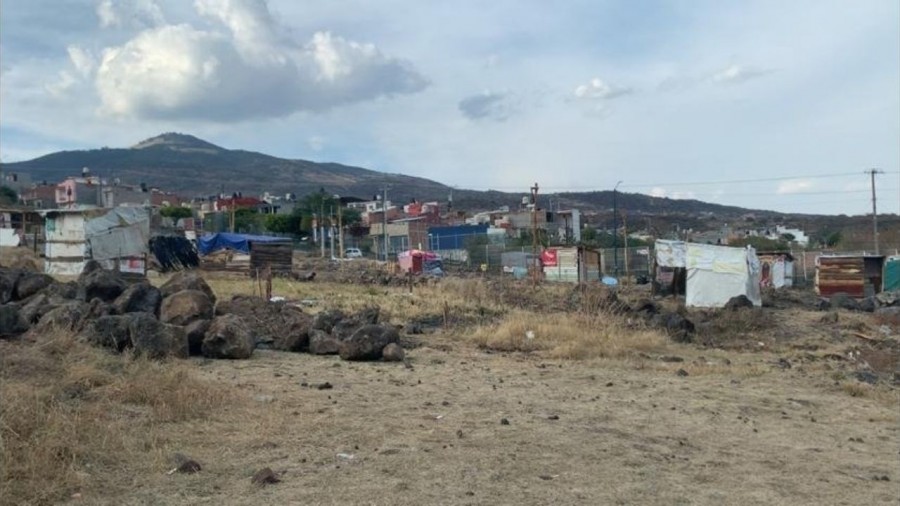 ¡A machetazos! sacan a antorchistas que defendían predio en Morelia