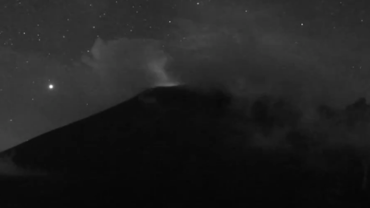 Mientras todos duermen Popocatépetl se despierta