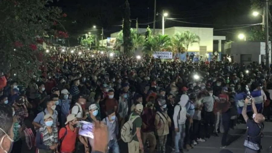 Caravana migrante ingresa a Guatemala