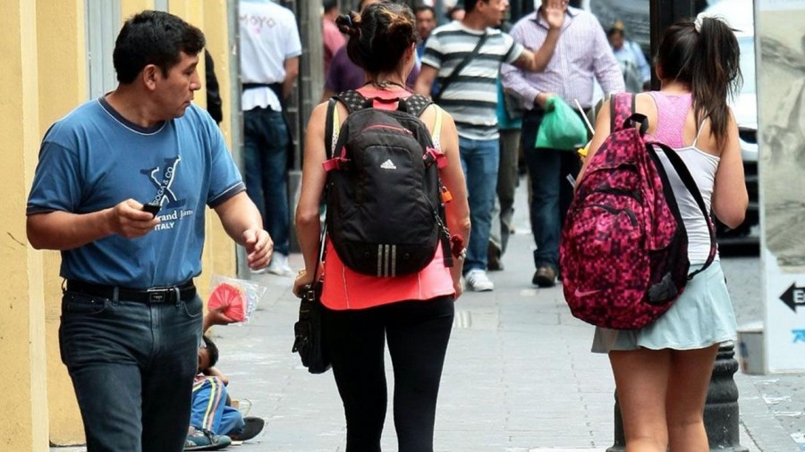 Dos de cada 10 mujeres sufren acoso callejero: Inegi