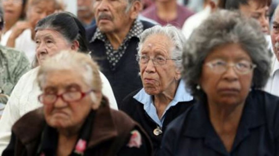 La vacunación masiva de adultos mayores se prevé para finales de enero