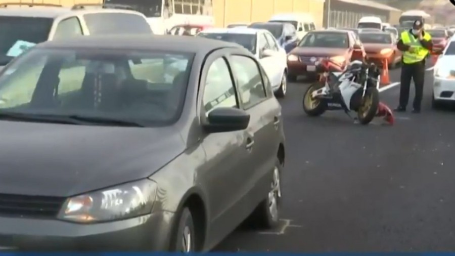 Motociclista sobrevive a aparatoso accidente en la México-Pachuca