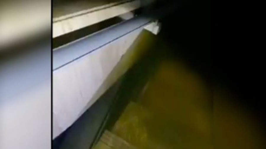 Aguas negras inundan la Línea 1 del Metro