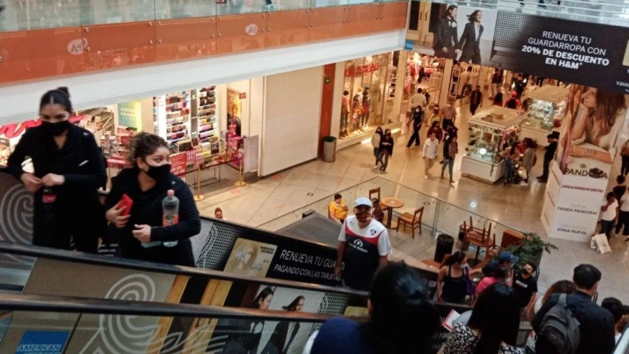 Autorizan reapertura de centros comerciales