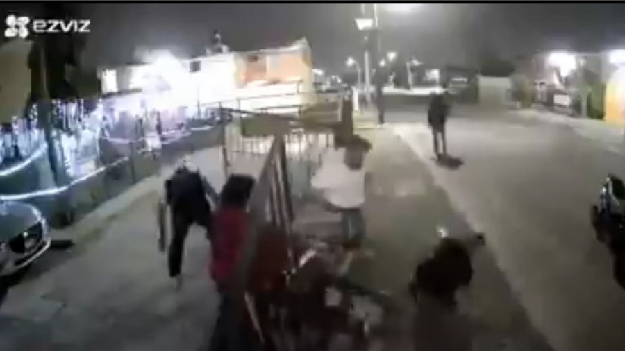 Sujetos armados terminan golpeados en Coacalco