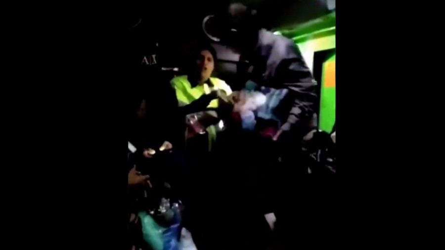 Usuaria se niega a usar cubrebocas por ir comiendo; la apodan #LadyPepitas