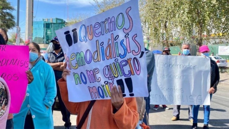 Protestan en Toluca por falta de diálisis