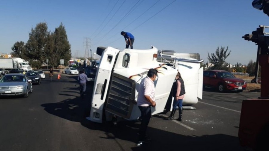 Aparatoso accidente en la carretera Texcoco-Lechería