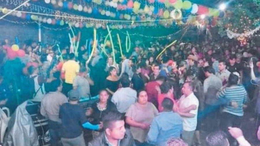 Medio pueblo oaxaqueño resulta contagiado de Covid-19 tras baile