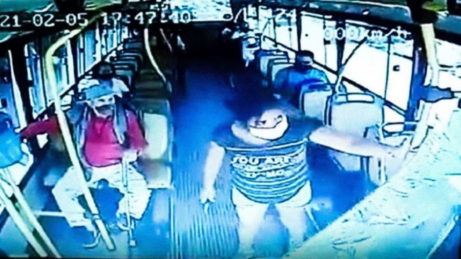 Mujer acuchilla a un chofer del transporte público