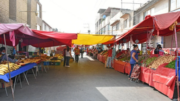 Cierre de tianguis y mercados perjudica a miles de familias de Puebla