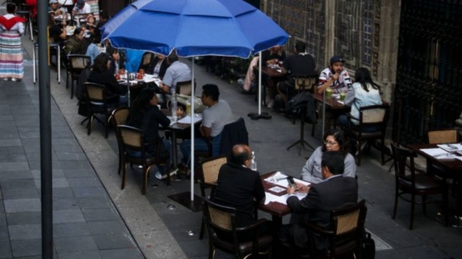 Autorizan servicios al interior de los restaurantes