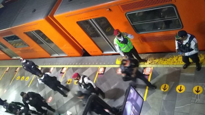 Mujer se arroja a vías del metro en Chapultepec