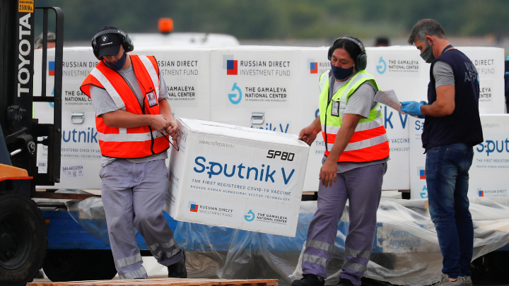 Llegan a México las primeras dosis de Sputnik V
