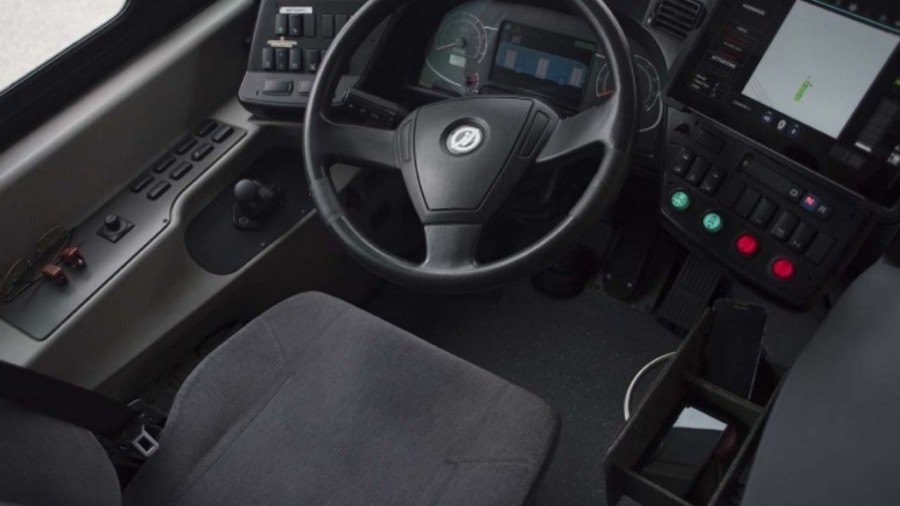 Implementan autobús inteligente que se conduce solo