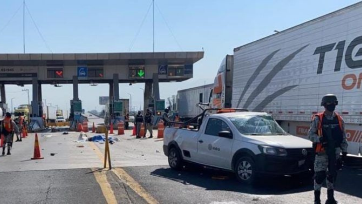 Tráiler atropella a dos trabajadores en Circuito Exterior Mexiquense
