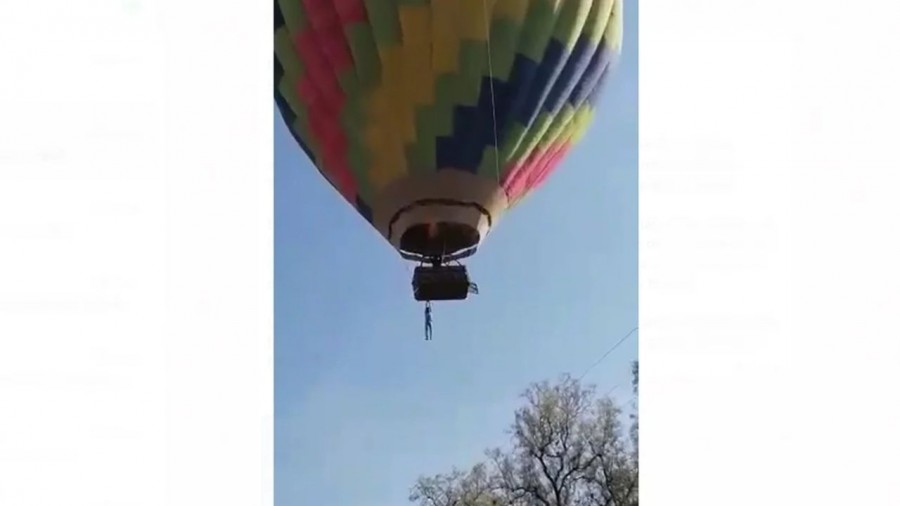 Hombre cae de globo aerostático en Teotihuacán
