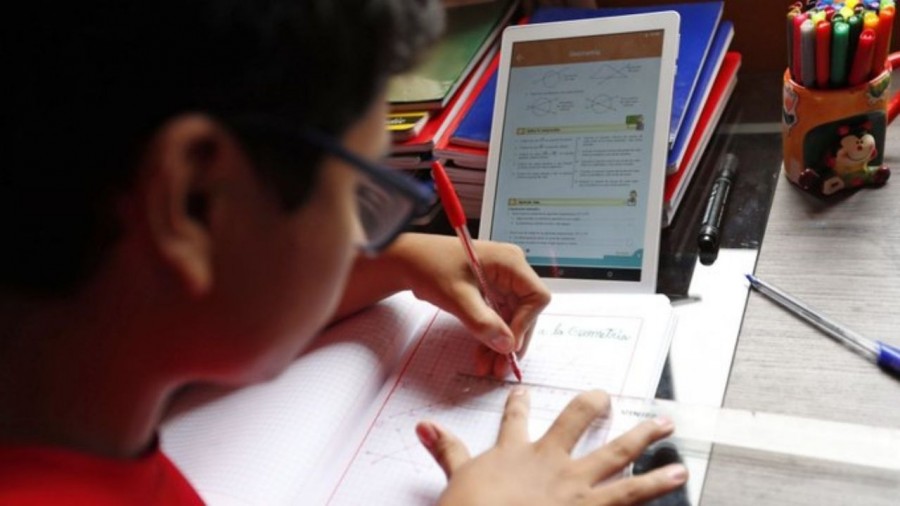 Ilógica apertura de centros comerciales antes que escuelas: UNICEF