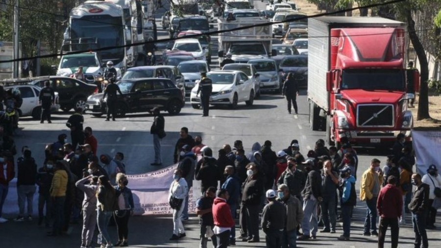 Transportistas retiran bloqueos en la CDMX
