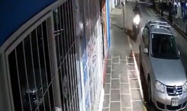 Policía choca su moto en Xalapa, Veracruz