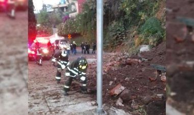 Fuga de agua causa deslave en la Miguel Hidalgo