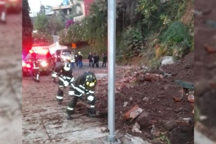 Fuga de agua causa deslave en la Miguel Hidalgo