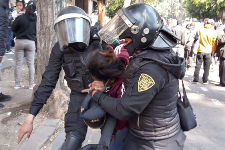 Conato de riña entre policías y migrantes en CDMX